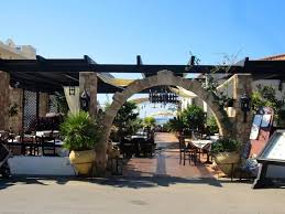 ΕΣΤΙΑΤΟΡΙΟ CORALLI ΠΕΥΚΟΙ ΛΑΡΔΑΣ ΡΟΔΟΣ ΚΑΦΑΛΛΑΣ ΙΩΑΝΝΗΣ