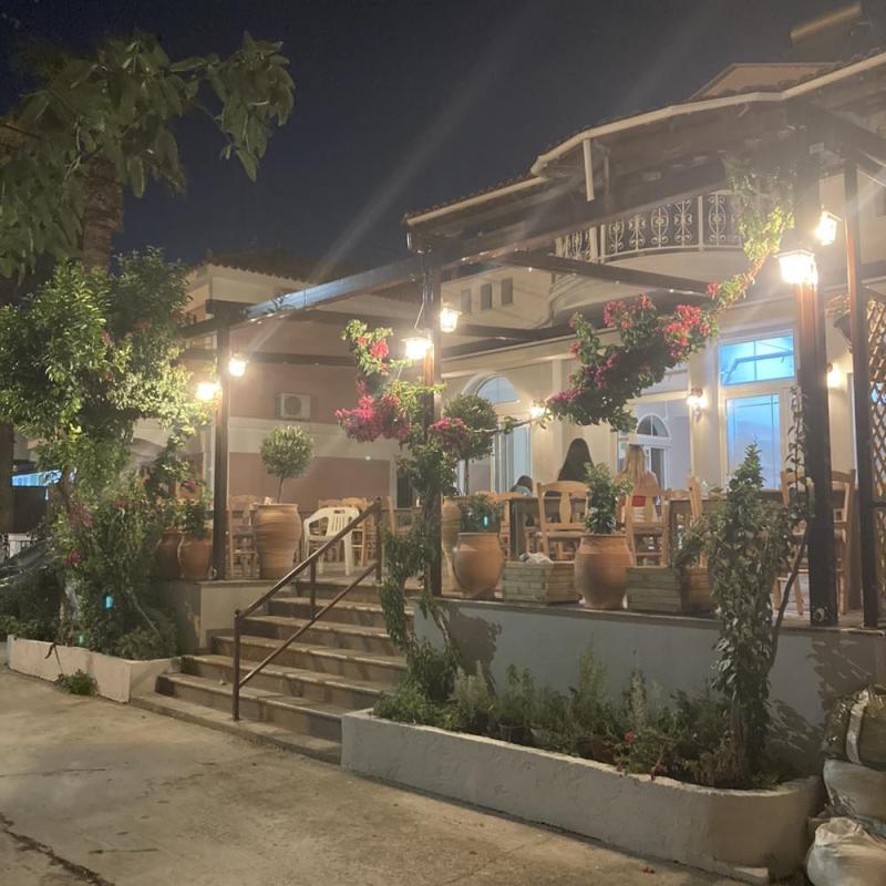 ΕΣΤΙΑΤΟΡΙΟ ΜΕΖΕΝ ΠΛΑΤΕΙΑ ΣΚΑΛΑ ΚΑΛΛΟΝΗΣ ΛΕΣΒΟΣ